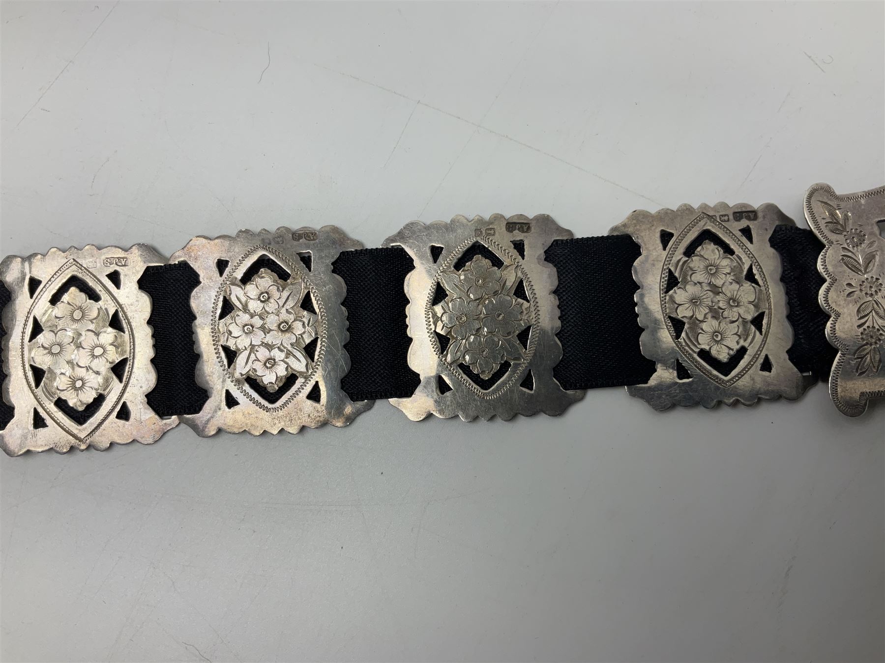 Art Nouveau silver belt, with two buckles, each depicting a female figure in profile and twelve engraved floral openwork panels, hallmarked Arthur Johnson Smith, Chester 1907, L60cm