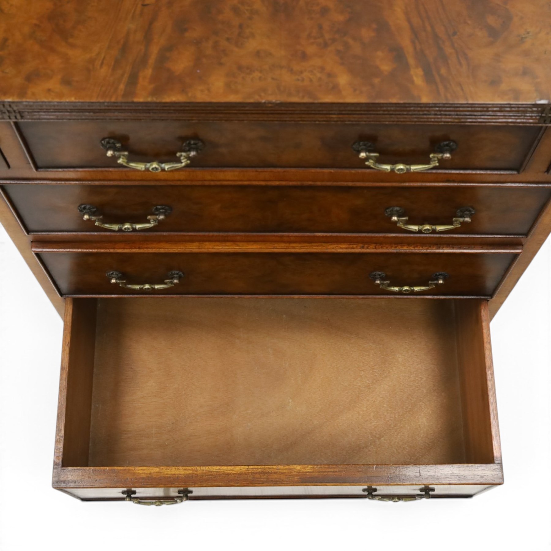 Reprodux - Georgian design figured and burr walnut bachelors chest, rectangular hinged-fold over top with reeded edge supported by stays, over four long graduating cock-beaded drawers, lower moulded edge on bracket feet