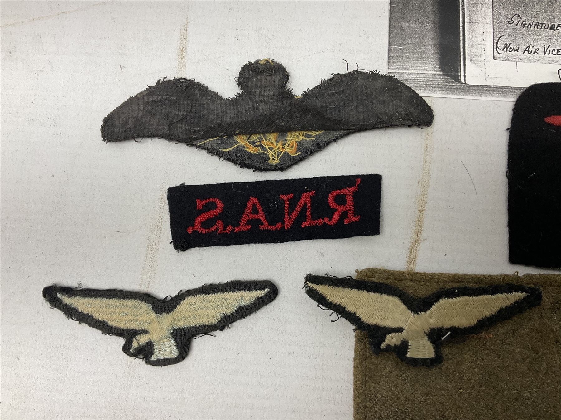 WW1 British Army Derby Scheme 1915 Attested armband; beret with East Yorkshire cap badge; pair of fur lined leather flying/motorcycle goggles; HMS Pembroke cap band; and small quantity of RNAS cloth and metal badges etc