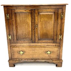 Late 20th century medium oak television/side cabinet, two cupboard doors above single fall front drawer, bracket supports 