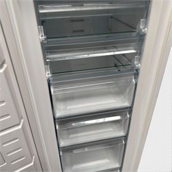 Bosch - GSN33VW30G free-standing freezer
