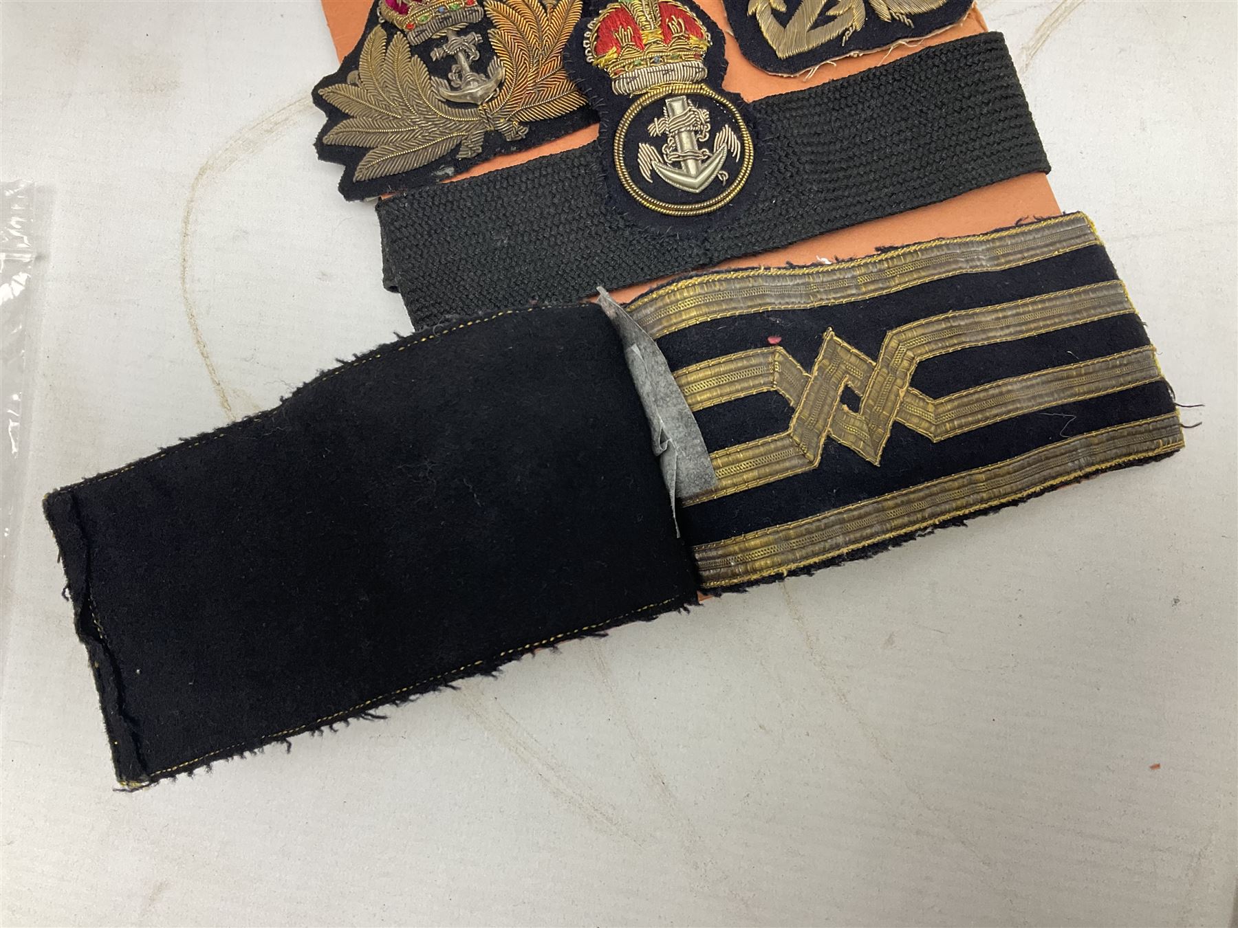 Quantity of WW1 and later Royal Navy and RAF cloth and metal badges and insignia