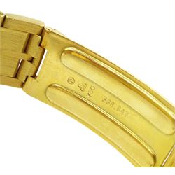 Omega Constellation gentleman's 18ct gold automatic wristwatch, champagne dial, with baton hour markers and date aperture, on Omega 18ct gold bracelet, No. 368.847, with fold-over clasp, stamped 750, boxed