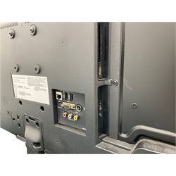 Mitchell and Brown JB-32SM1811 and a Panasonic Blu-ray player