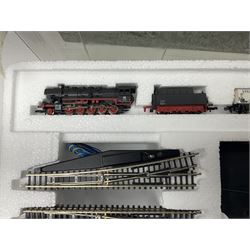 Marklin 'Z' gauge - No.81863 train set with 2-10-0 locomotive and six goods wagons; still factory sealed in box