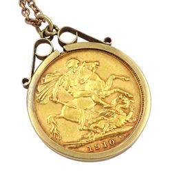 King Edward VII 1910 gold full sovereign coin, loose mounted in gold pendant, on rose gold chain, both 9ct