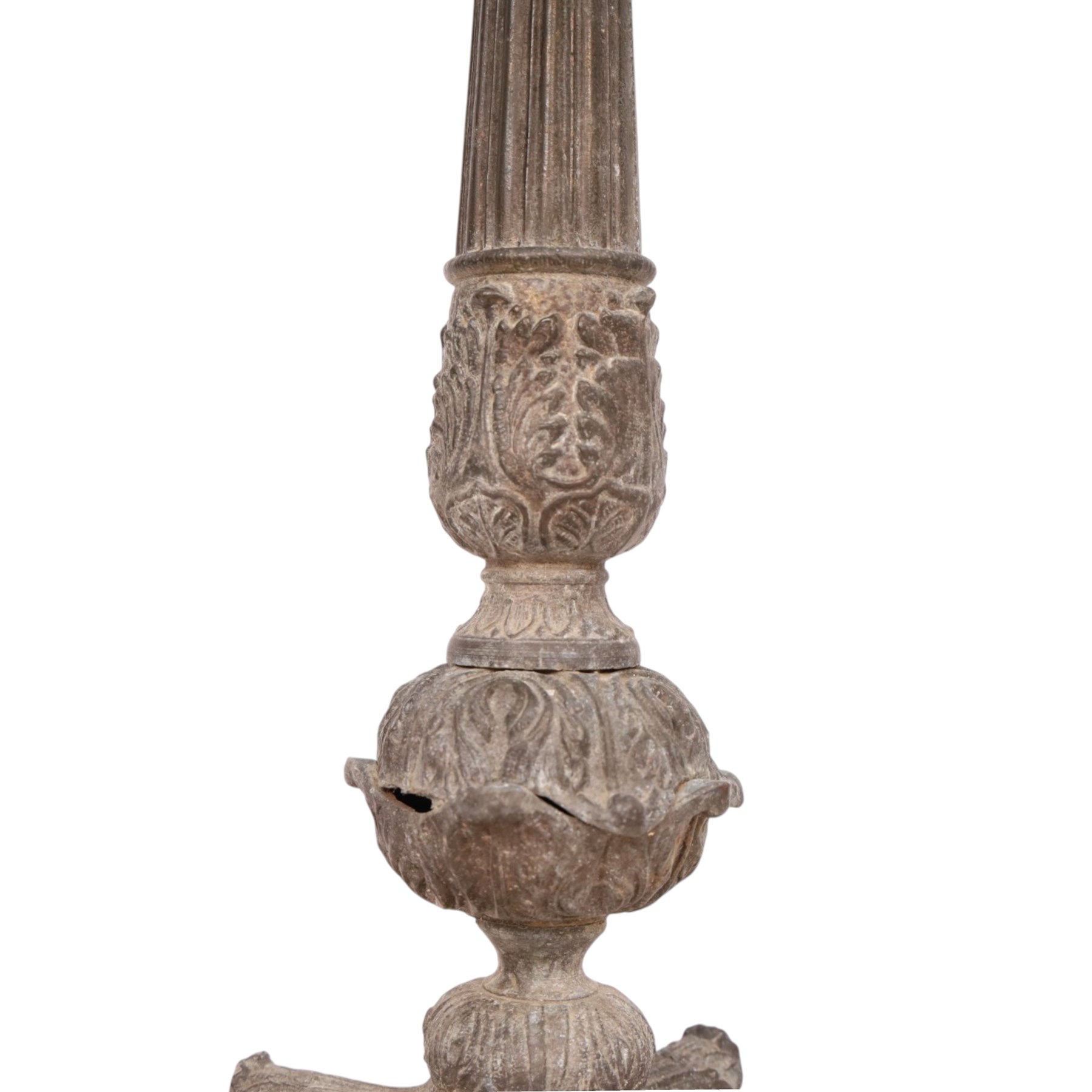 Table lamp with knopped central column with scroll feet upon a trifold marble base, H60cm