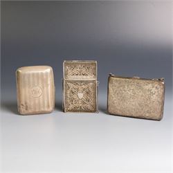 Early 20th century silver coin purse, with floral decoration and finger chain, hallmarked ...