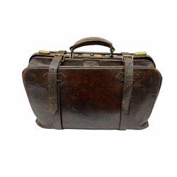Vintage brown leather Gladstone bag, with brass fittings, not including carry handle H35cm L52cm D23cm