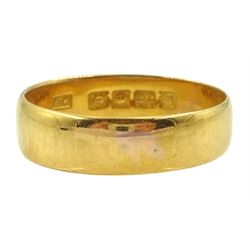 Early 20th century 22ct gold wedding band, London 1917