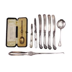 Group of silver, comprising piston grip handled butter knives, 1920s lobster pick, two mother of pearl handled fruit knives, annointing spoon and a teaspoon, all hallmarked 