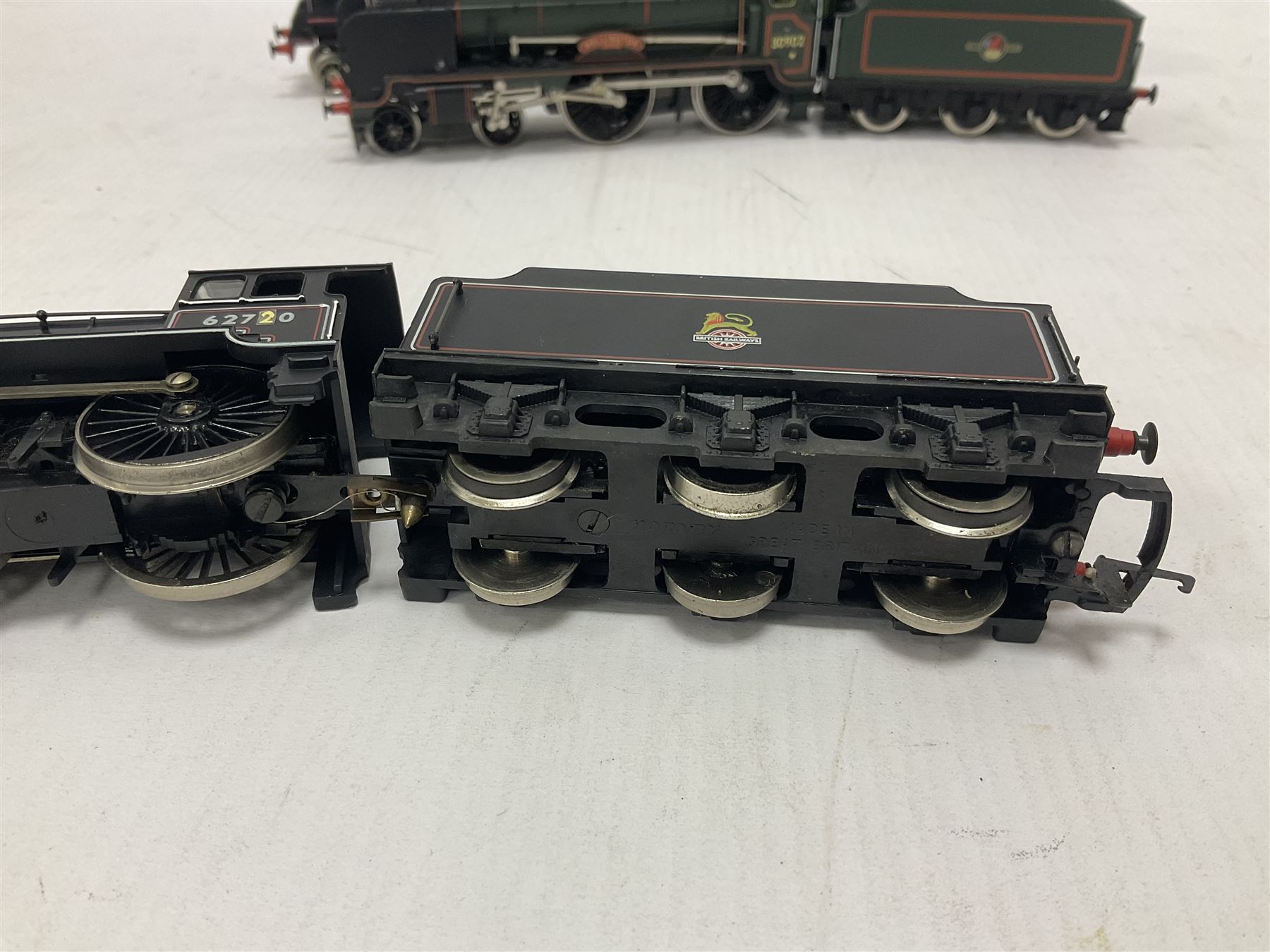 Various makers ‘00’ gauge - Hornby Class D41/1 4-4-0 ‘Yorkshire’ locomotive no.62700 in BR black and Green Schools Class 4-4-0 ‘Wellington’ locomotive no.30902 in BR green; G&R Wrenn Class R1 Tank 0-6-0T locomotive no.1127 in green; Trix Trains Class A2 4-6-2 ‘A.H.Peppercorn’ locomotive no.525 in LNER green (4) 