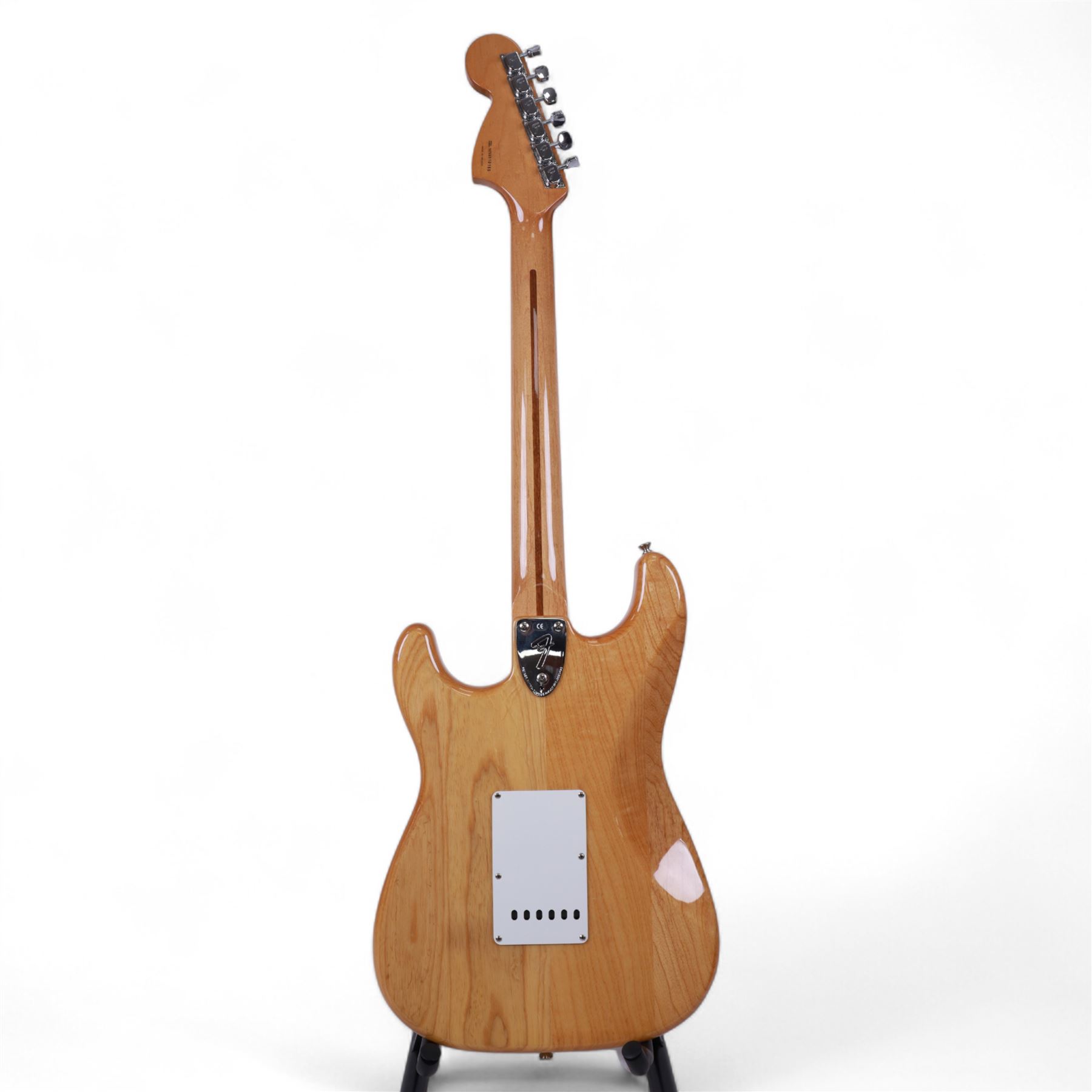 Fender Stratocaster electric guitar, serial no. MN8110169 made in Mexico c. 1998, with natural body, maple neck, three pickups, three control dials and five way selector switch, L99cm 