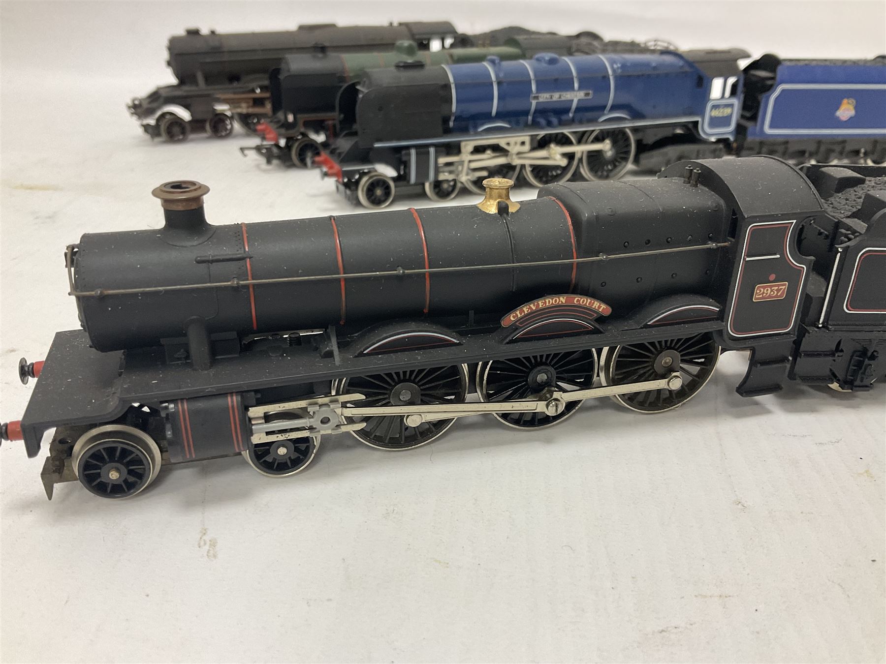 Hornby ‘00’ gauge - Class A3 4-6-2 weathered ‘Flying Scotsman’ locomotive no.60103; Patriot Class 5XP 4-6-2 ‘Caernarvon’ locomotive no.45515; Class 8P 4-6-2 ‘City of Chester’ locomotive no.46239; Saint Class 4-6-0 ‘Clevedon Court’ locomotive no.2937; all unboxed (4)