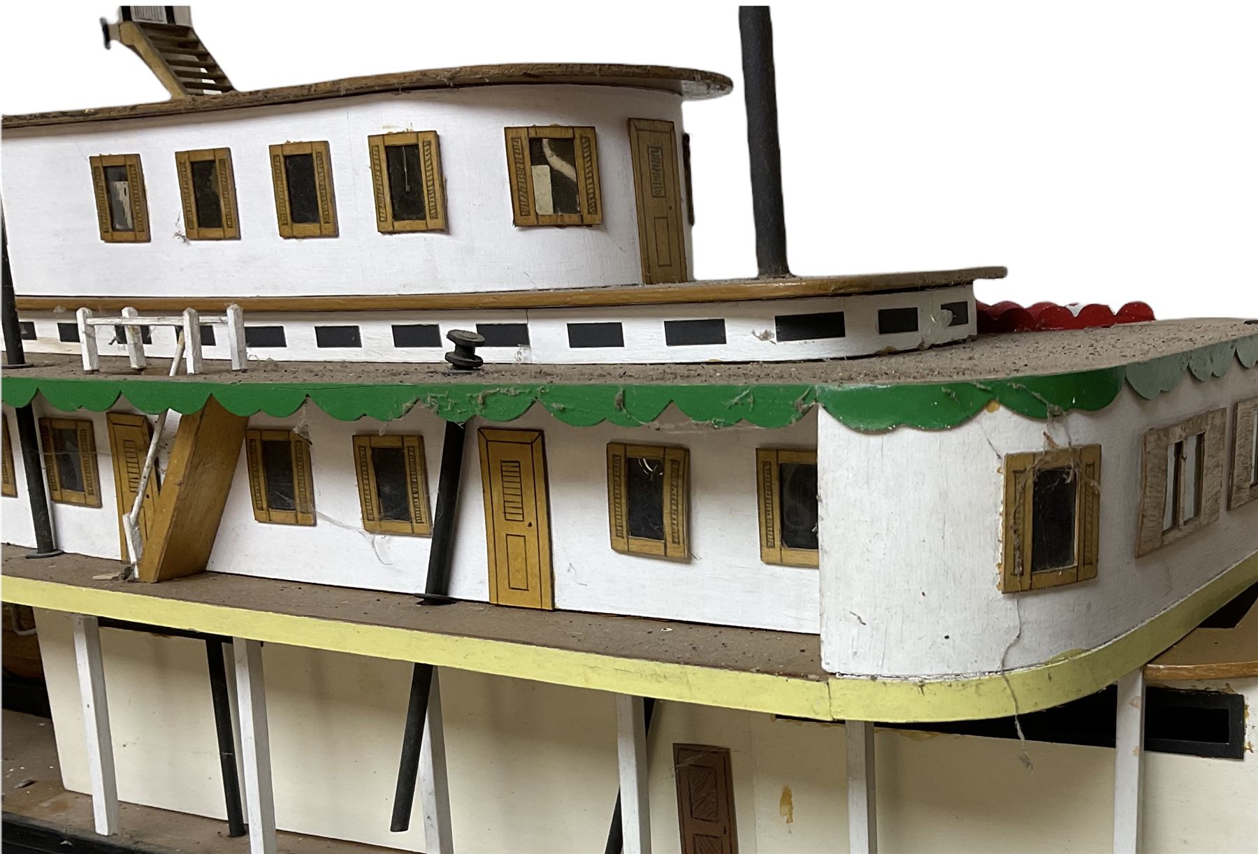 Model of St.Louis Belle paddle boat, L118cm, together with a box of additional parts and model plans by Vic Smeed
