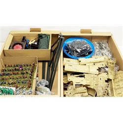 Power Team Elite World Peacekeeper's Expeditionary Unit with box, and sectional plastic fort (both completeness unknown); plastic and other figures of soldiers including groups of cavaliers, WW2 etc