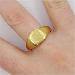 Early 20th century 18ct gold signet ring, London 1917