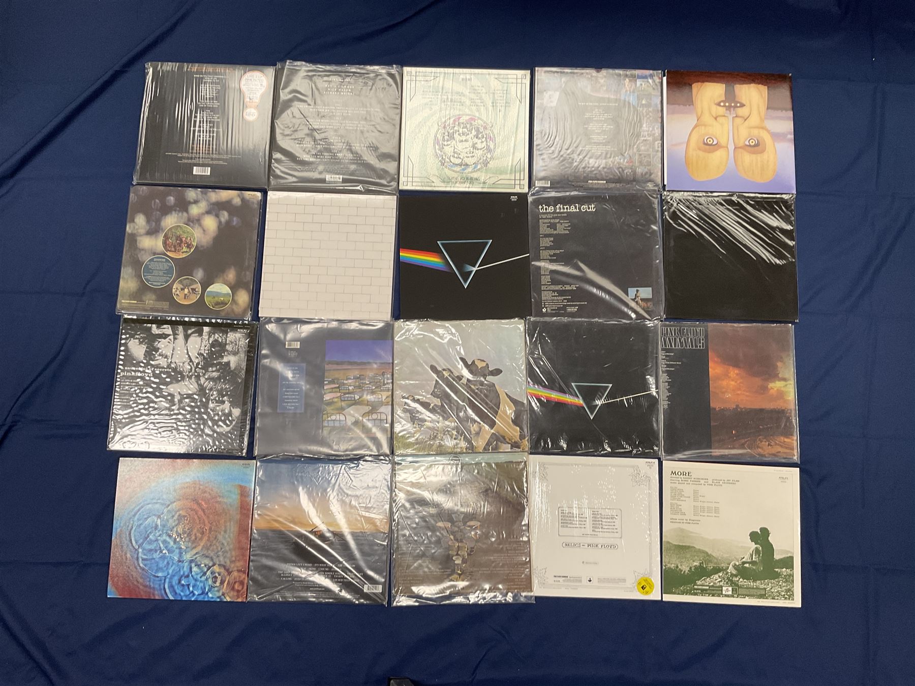 Pink Floyd vinyl LPs including 'Delicate Sound of Thunder', 'Relics', 'A Momentary Lapse of Reason', 'The Wall', 'Wish You Were Here' etc (20)
