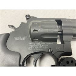 Umarex Smith and Wesson model 586-4 .177 air pistol serial no.S074938959 with circular 10-shot magazine L29cm  NB: AGE RESTRICTIONS APPLY TO THE PURCHASE OF AIR WEAPONS.