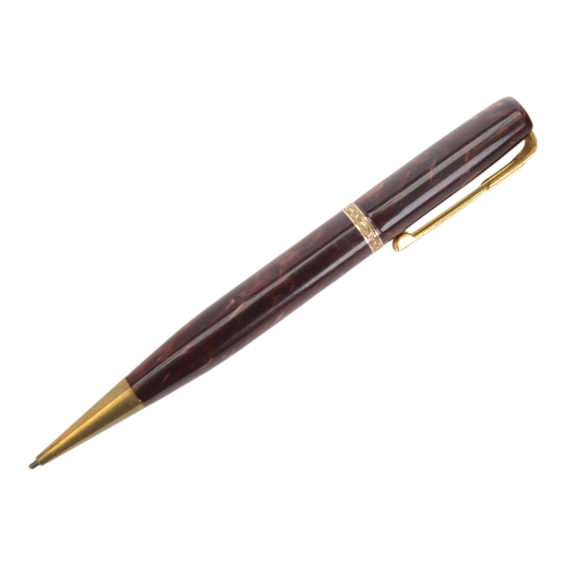 Watermans 512V fountain ped, in pink striated marble celluloid, lever filled, 14ct W-2-A nib with matching propelling pencil and a Conway Stewart No. 475 fountain pen, lever filled