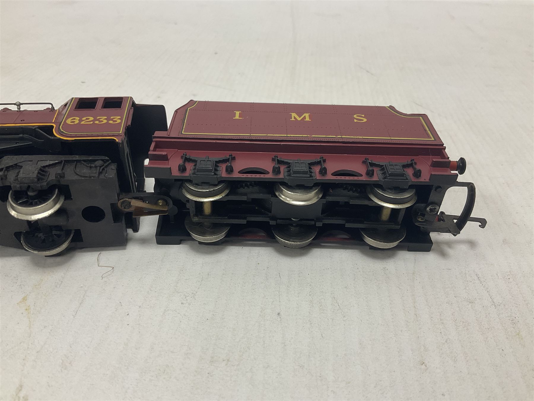 Hornby ‘00’ gauge - four steam locomotives comprising Britannia Class ‘Britannia’ 4-6-2 no.70000 in BR green; Britannia Class ‘Oliver Cromwell’ 4-6-2 no.70013 in BR green; Princess Class 4-6-2 no.6201 in LMS crimson; Coronation Class ‘Duchess of Sutherland’ 4-6-2 no.6233 in LMS crimson; one further tender (5) 