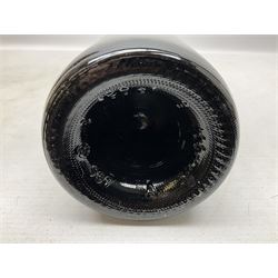 D`Arenburg 2007 The dead Arm Shiraz, 1.5 litre, 14%, together with Grahams 2001 crusted port, 75cl, 20%, both boxed 