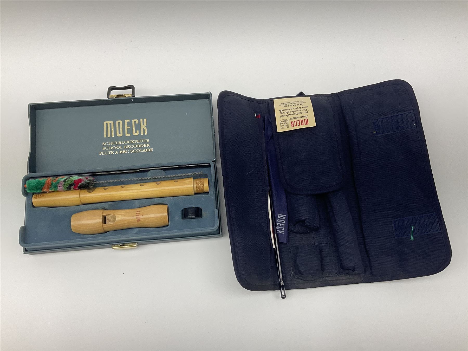 Moeck Flauto Leggero Barock Sopran 223L two-piece maple recorder in carrying pouch; and Moeck Nr.121 Barocke Griffweise two-piece maple school recorder, boxed with slipcase (2)