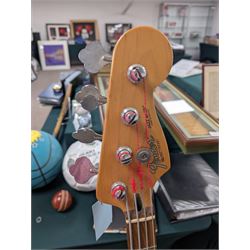 Fender jazz bass guitar, serial no. MZ7182451 made in Mexico c.2007, with cream body, white scratch plate, maple neck, guitar L120cm