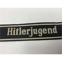 WW2 German Don Cossack epaulettes; and quantity of German insignia including SA Sports Badge for war wounded, Hitler Youth badge, Young Cossacks badge, Wound badge, Hitler Youth cuff title etc; in glass topped display box.