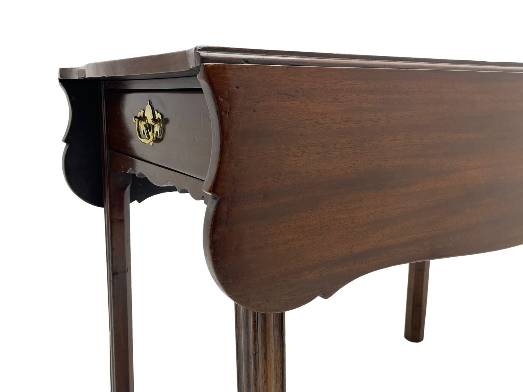 George III mahogany serpentine Pembroke table, the shaped drop-leaf top over single end drawer and shaped end rails, on square moulded supports
