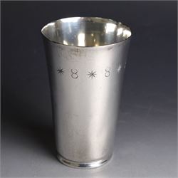 Mid 20th century silver christening beaker, with engraved initial R and star border, hallmarked Sheffield 1958, maker's mark KF over AL, H11cm