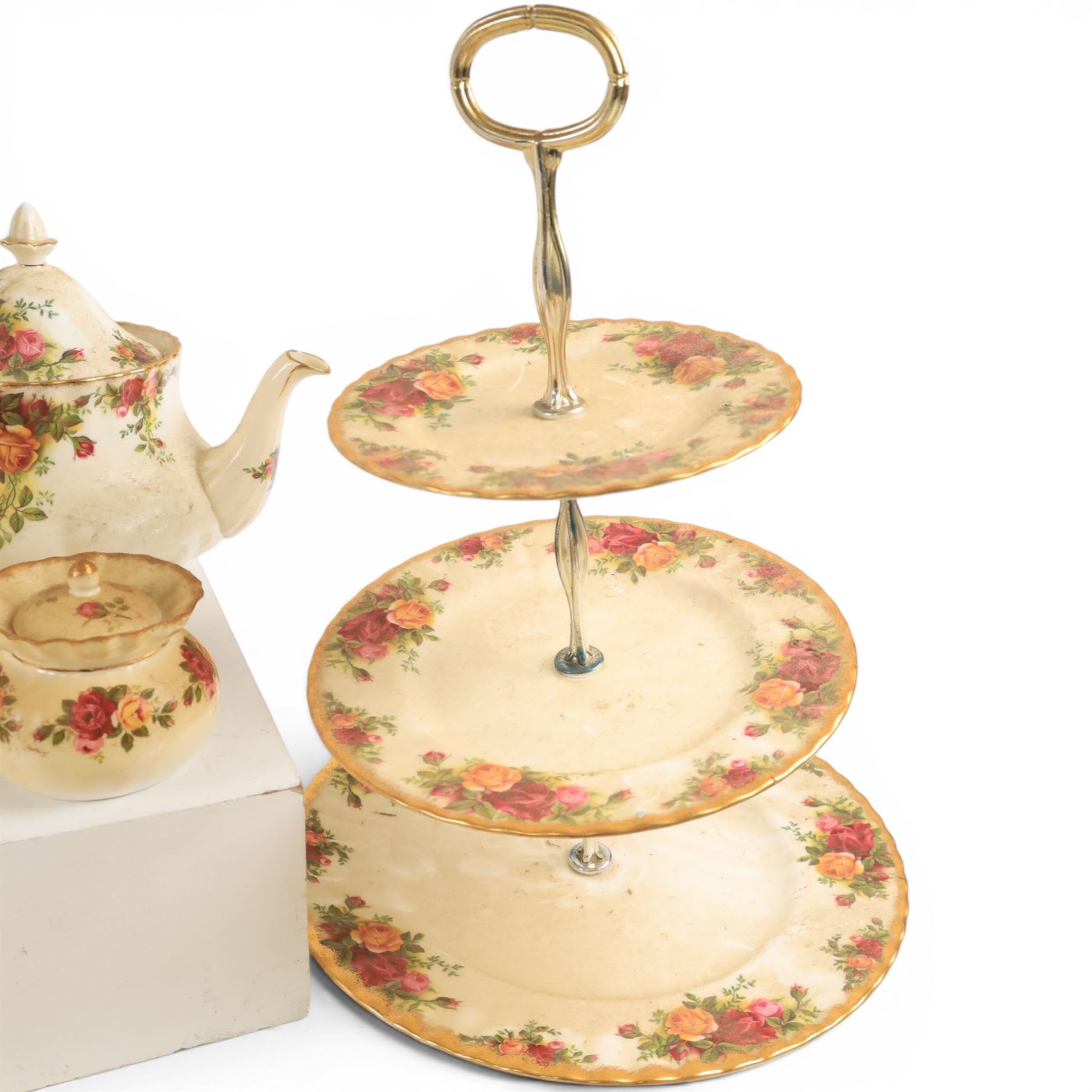 Royal Albert Old Country roses part tea and dinner service, including teapot, milk jug, open sucrier, cake stand, six dinner plates, etc