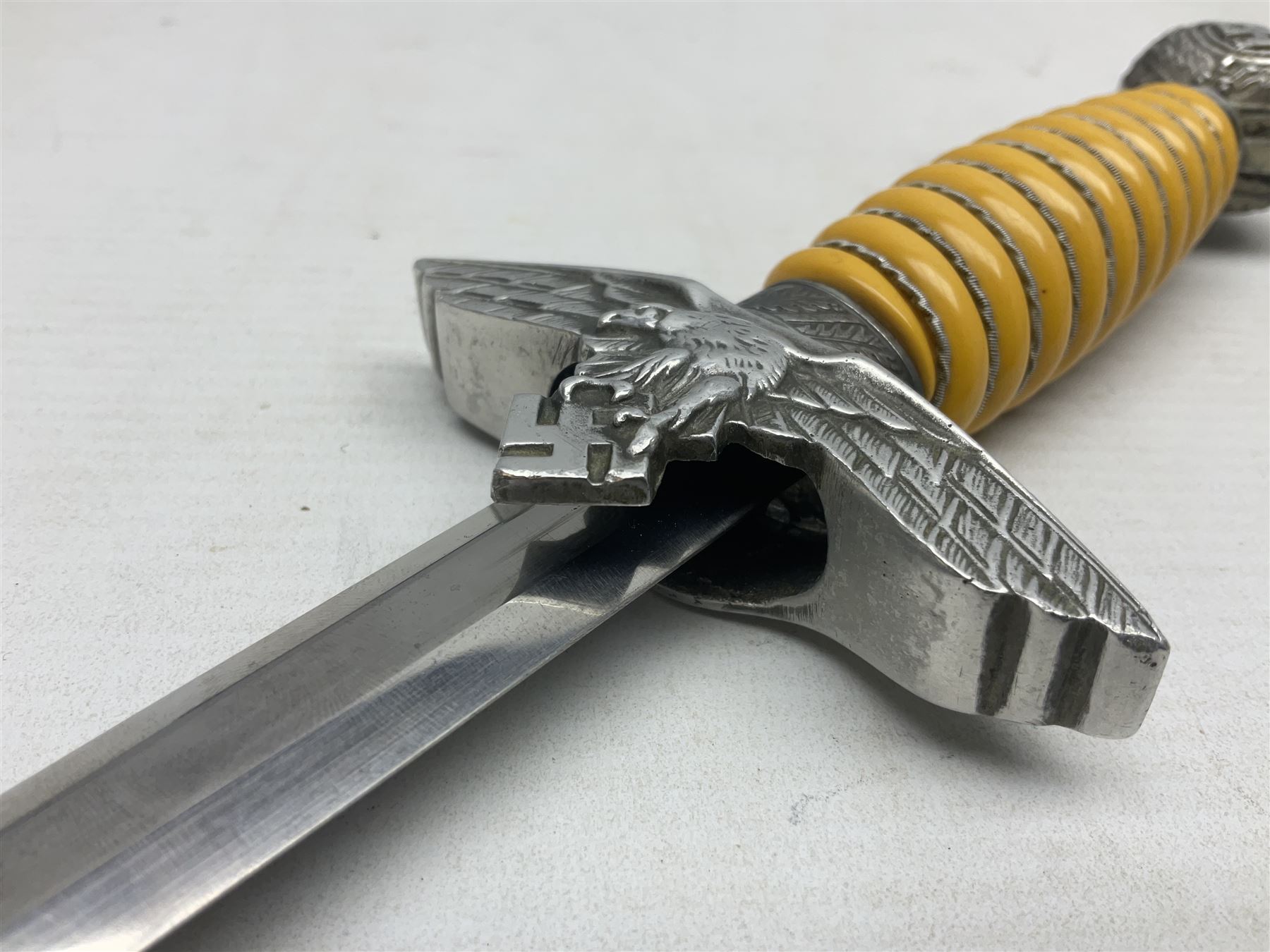 WW2 German Luftwaffe 2nd Pattern Officers dress dagger, with unmarked 25.5cm double edged steel blade, wire-bound pale orange/yellow celluloid grip, globular  pommel with oak leaves and traces of gilding, Luftwaffe eagle cross guard; in beaded scabbard with two suspension rings L43cm overall