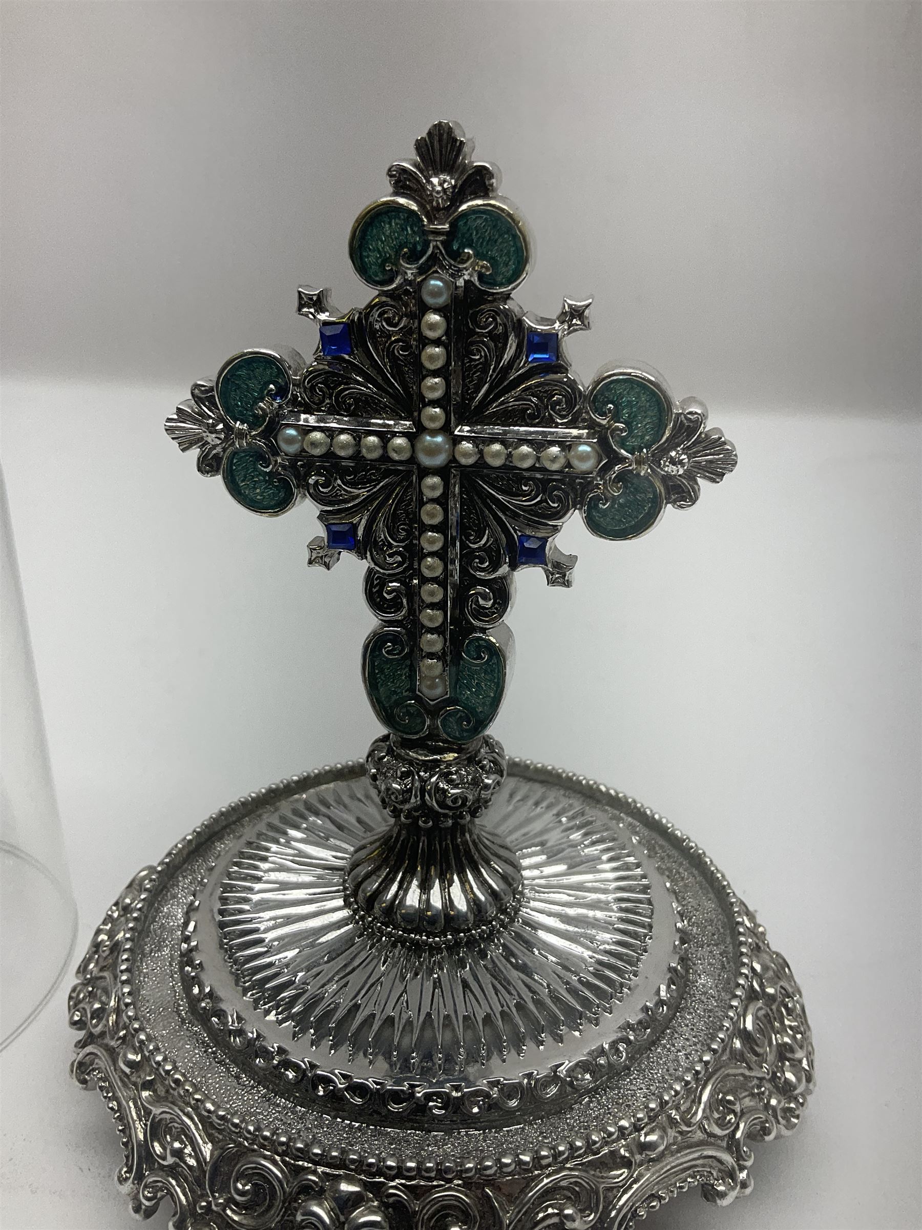 Four limited edition Franklin Mint House of Fratelli Coppini crosses, to include Majestic Cross, Sacred Cross, Star of Hope Jewelled Cross and The Gates to Paradise Cross, all under glass domes, H13cm
