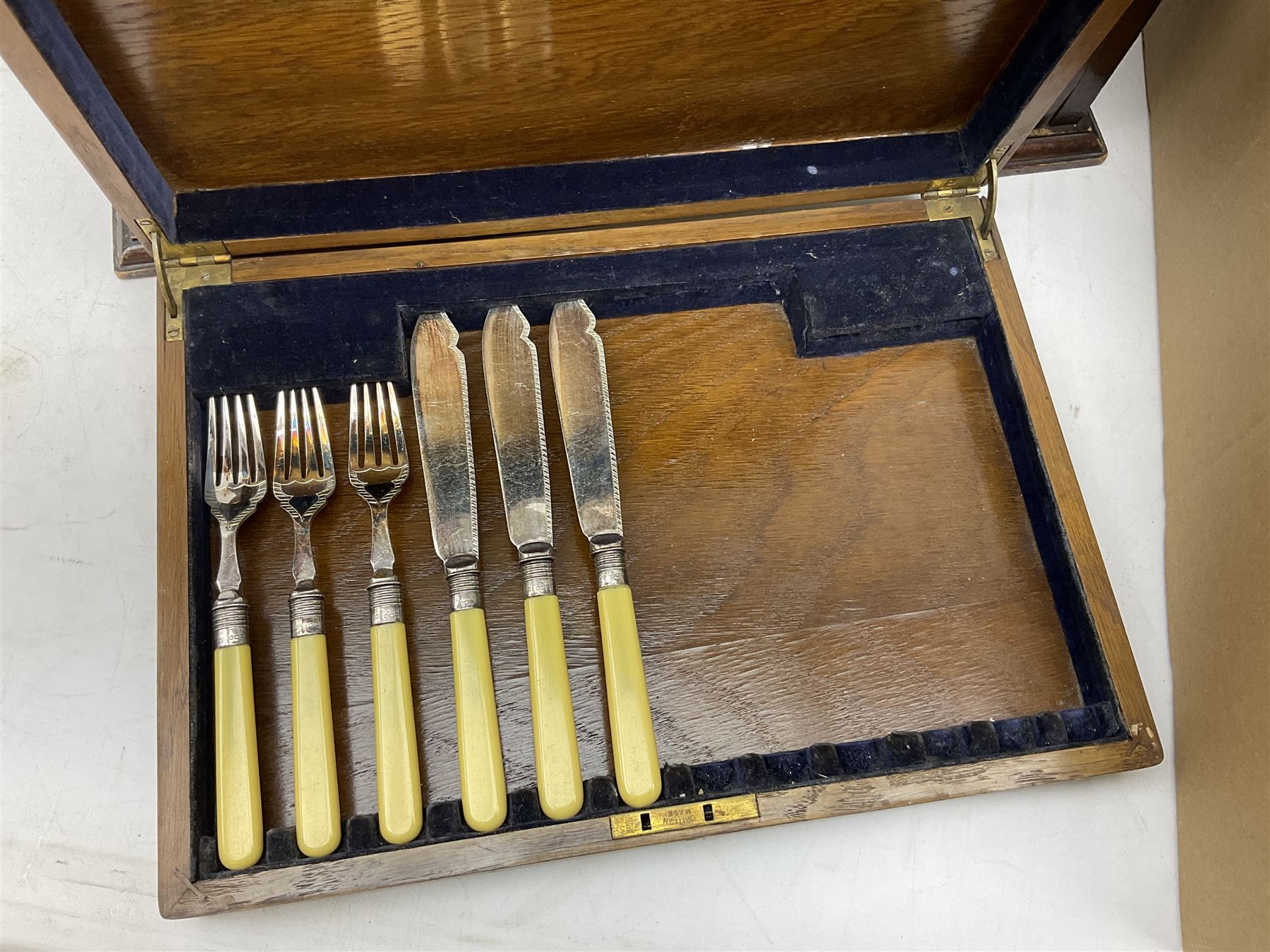 Quantity of silver plate, to include fish knives and forks with silver ferrules, halmarked, Coalport and Cutlass cased teaspoons, bowls, tankard, flatware etc, together with two wooden canteen cases, in two boxes 