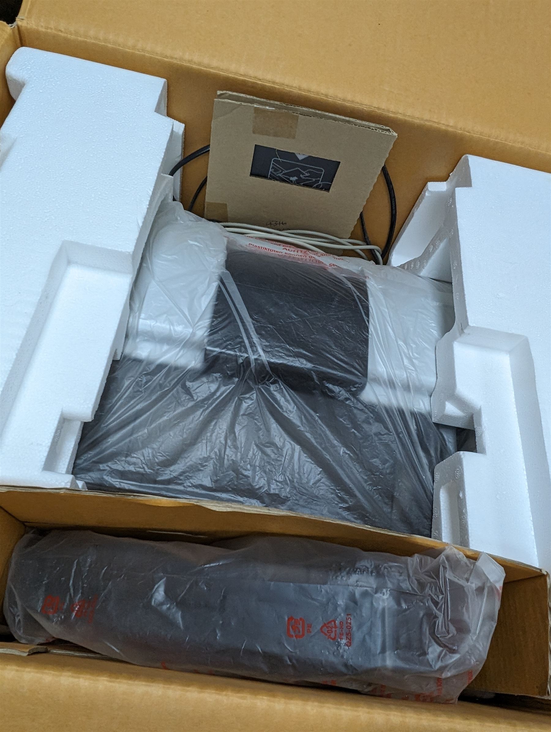 Canon bubble jet printer, i905D, together with a Kodak Photo CD player, PCD865, boxed 