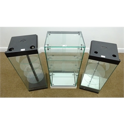  A rectangular display cabinet, four circular shelves (W31cm, H85cm, D32cm) and two other display cabinets  