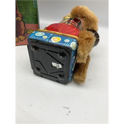 Battery operated bubble blowing monkey, with box, H26cm