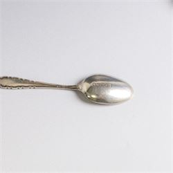 Twenty-one silver teaspoons, comprising set of six 1920s coffee spoons, set of three Kings pattern teaspoons, etc, all hallmarked