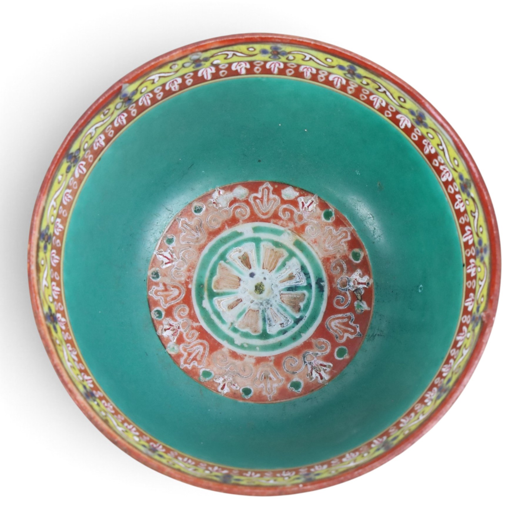 Benjarong bowl, the sides painted with alternating images of the Buddhist figures on a black ground embellished with flames, H8cm D15cm