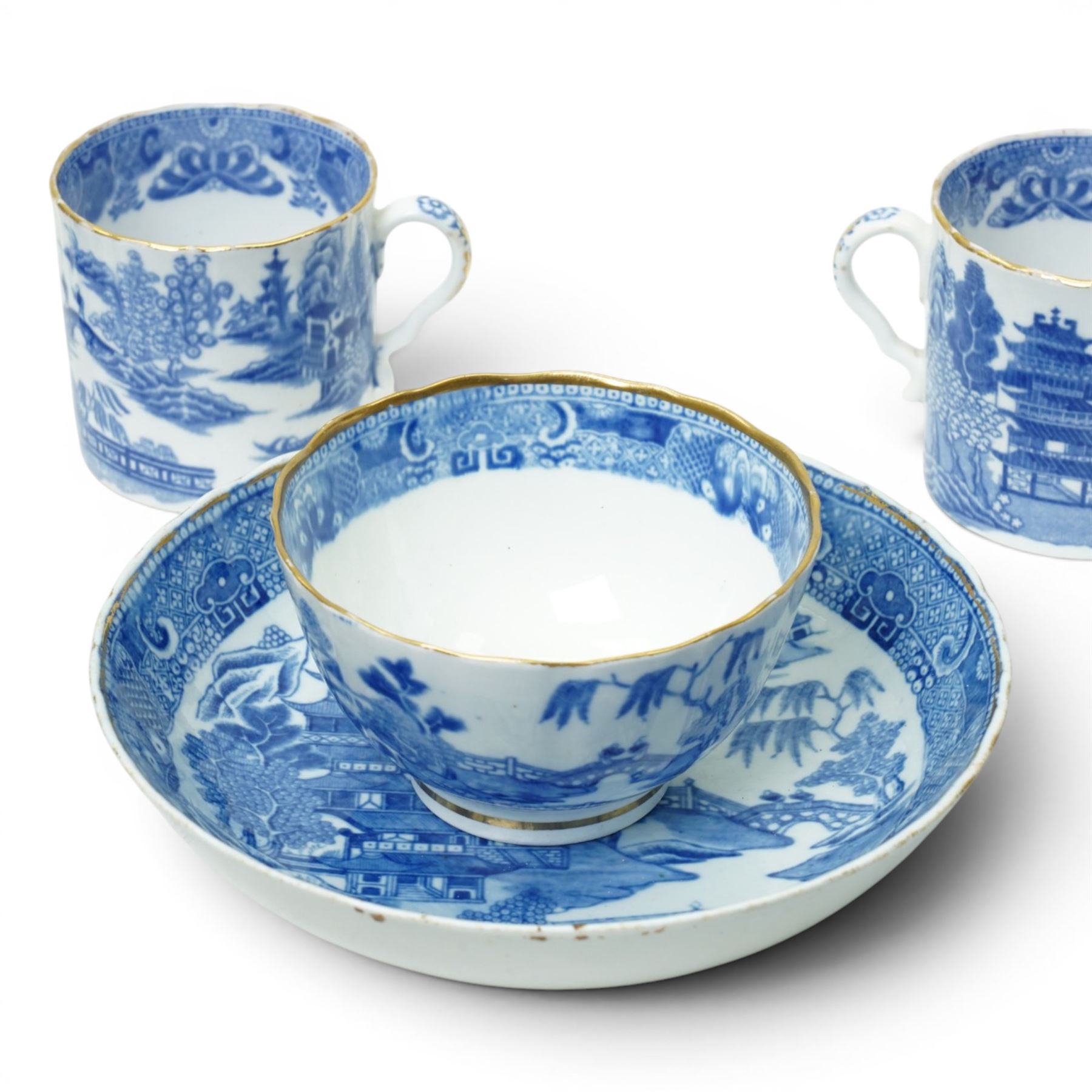 Collection of 18th/19th century willow pattern tea wares, with gilt borders