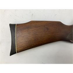 Gamo Magnum 2000 .22 air rifle with break barrel action and trigger guard safety, serial no.2106207 L109cm; in gun sling