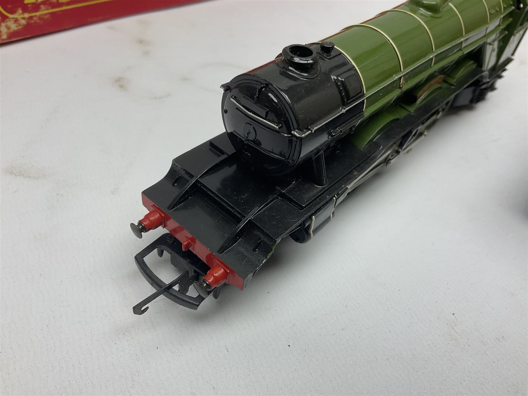 Hornby '00' gauge - Class 9F 2-10-0 locomotive 'Evening Star' No.92220; Standard Class 7P6F locomotive 'Britannia' No.70000; both boxed; and 4-6-2 locomotive 'Flying Scotsman' No.4472; in box base only with slip-case (3)