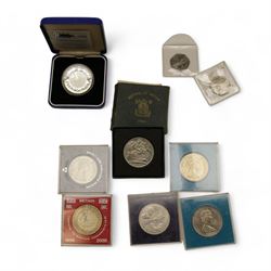 Mostly commemorative coinage, including various Queen Elizabeth II crowns, The Royal Mint United Kingdom 1999 silver proof five pounds, Canada 1999 one ounce fine sliver five dollars, Bermuda 2000 two dollars, Guyana 2000 two-thousand dollars, New Zealand 2000 ten dollars etc, housed in a coin display case and loose