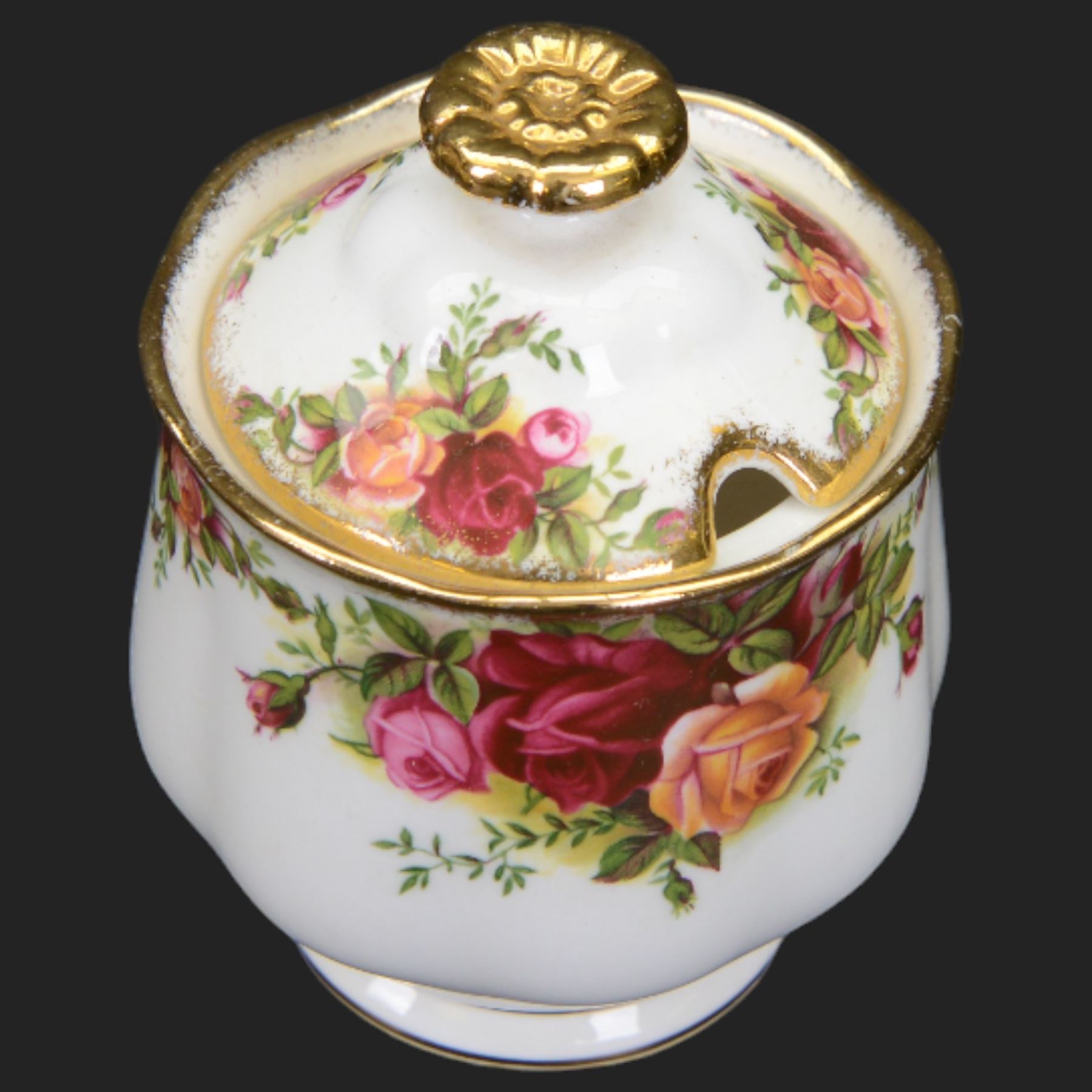 Royal Albert Old Country Roses part tea and dinner service for six, including dinner plates, bowls, cups and saucers etc 