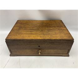 Twelve place setting canteen of cutlery by Lee & Wigfull Ltd, cased in an oak  chest, with key, meat carvers are missing, H18cm, L44cm 