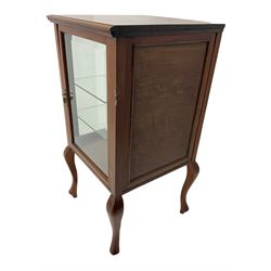Early 20th century mahogany corner display case, fitted with two adjustable glass shelves, bevelled doors and mirrored insets