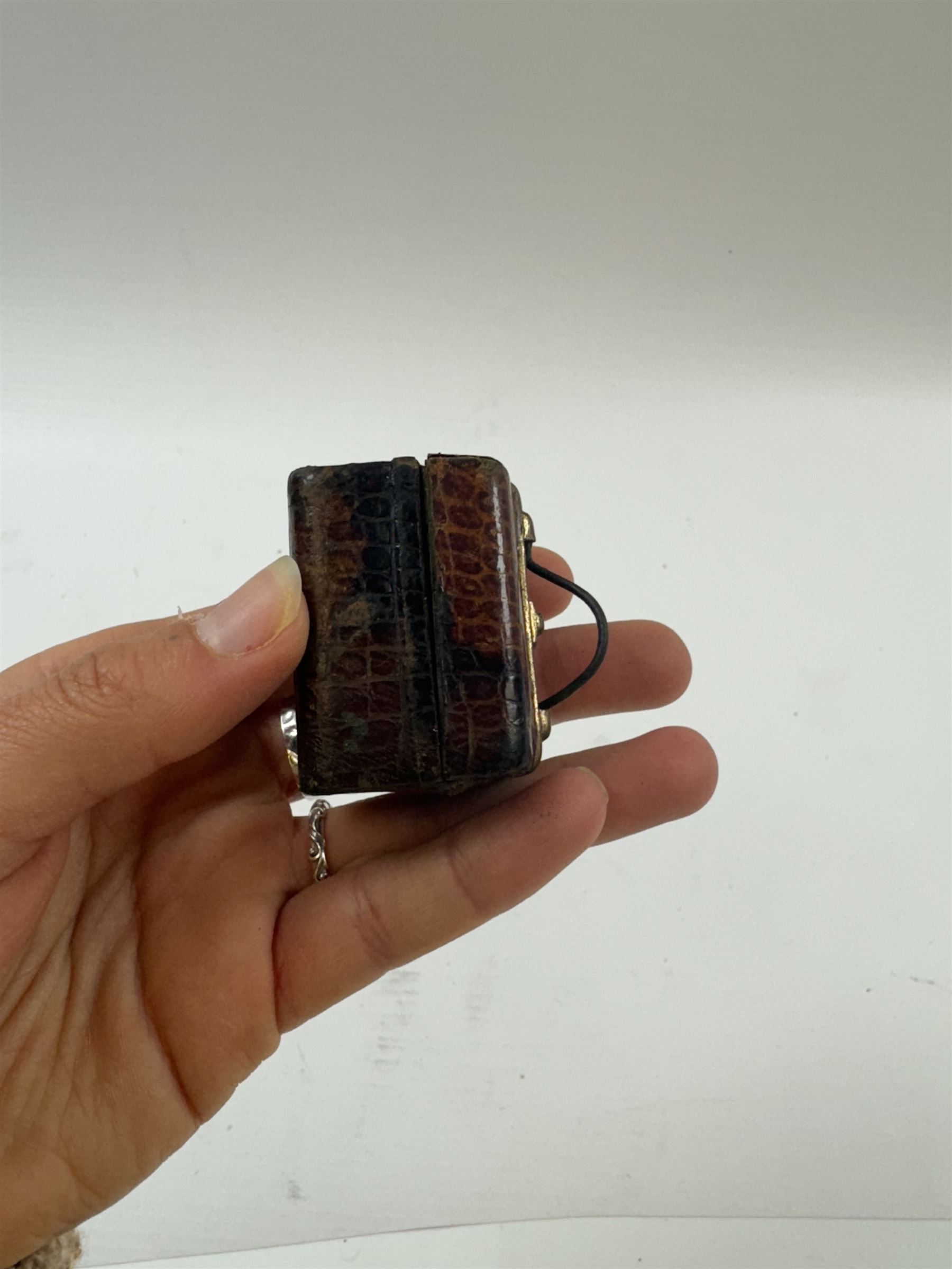 Victorian novelty inkwell, in the form of a leather Gladstone bag, H4cm