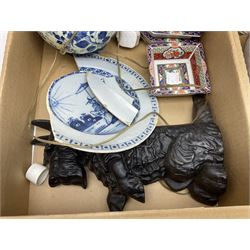 Cast iron door stop in the form of a dog, together three ceramic table lamps, five Hors doeuvre plates, etc 