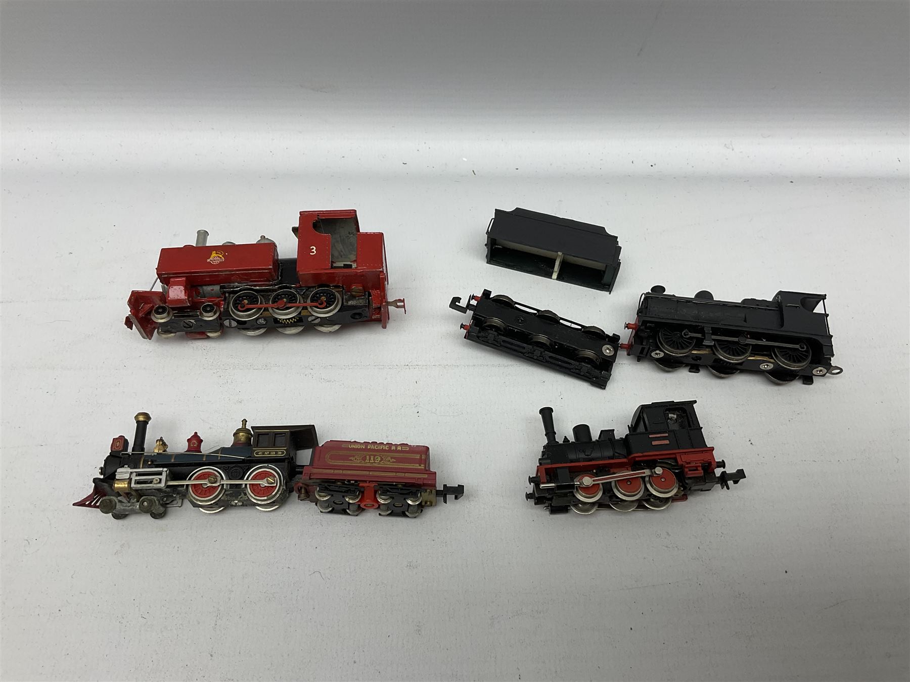 N gauge Graham Farish Class 4F 0 6 0 locomotive and tender Trix W. Germany 0 6 0 locomotive kit built 4 6 0 locomotive No.3 and Union Pacific 4 6 0 locomotive No.119 with tender all unboxed 4 Collecto...